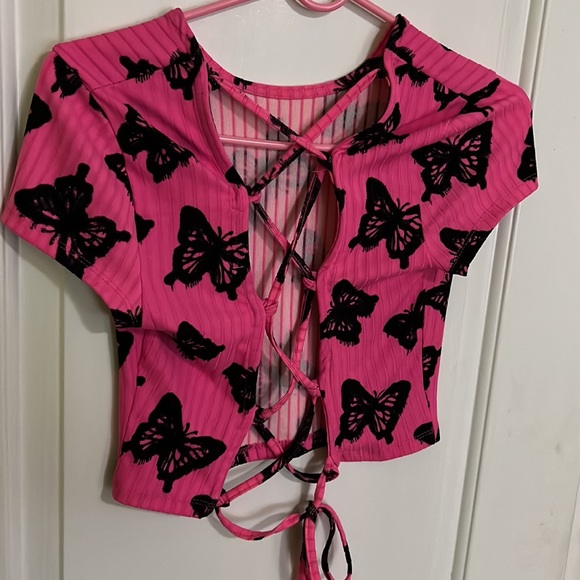 Cropped laced up back shirt - Picture 2 of 5